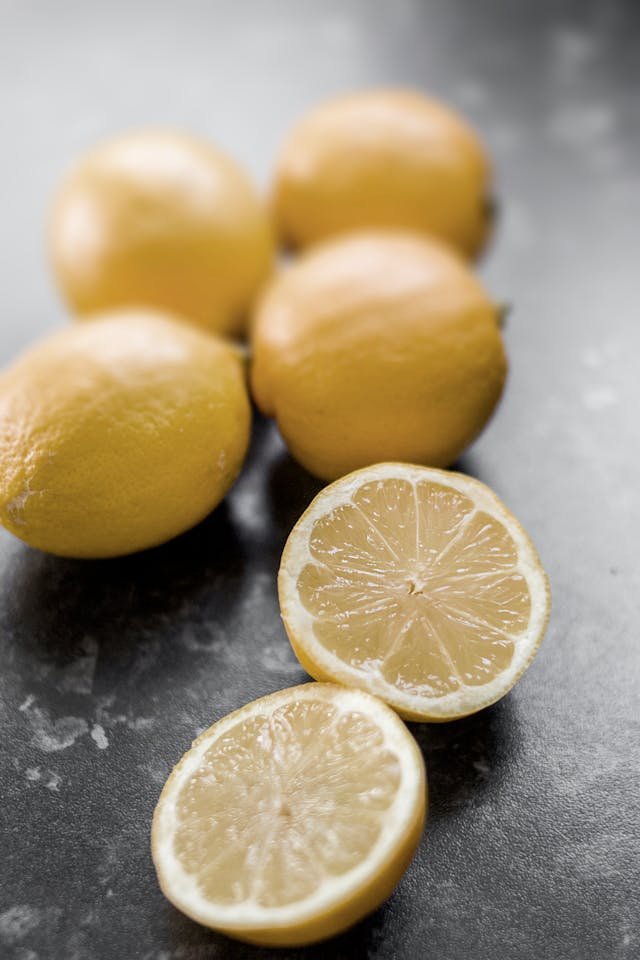 Un chien peut-il manger du citron ?