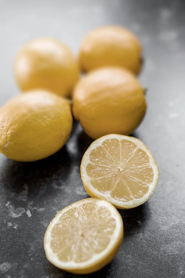 can a dog eat lemon