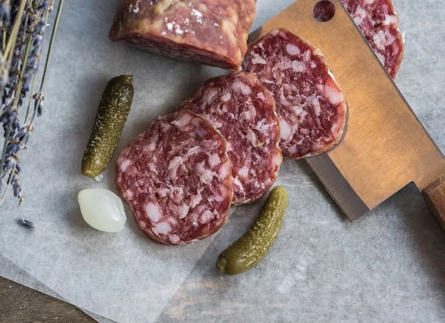 mag een hond salami